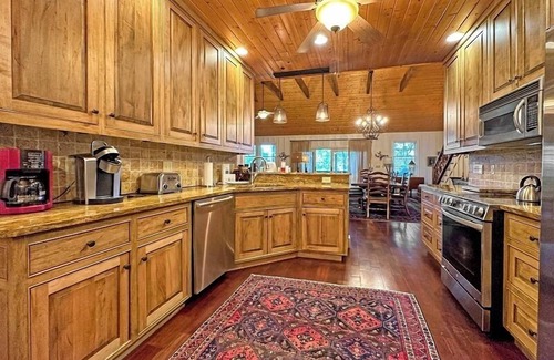 Highlands Cabin | The Blackberry | Beautiful Custom Home with Screened in Porch & Hot Tub
