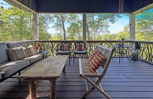 Highlands Cabin | The Blackberry | Beautiful Custom Home with Screened in Porch & Hot Tub