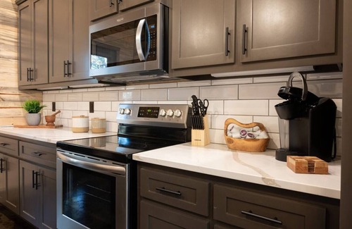 Pickens Cabin | The Blaylock Cabin, 2 King, Hot Tub, Pet Friendly!