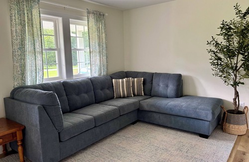 Ferndale Cottage | The Blissful Bluebird: Country Cottage With 2 Bedrooms, 2 Bedrooms, Heat and AC