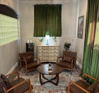 Bisbee House | The Block Basic - Queen