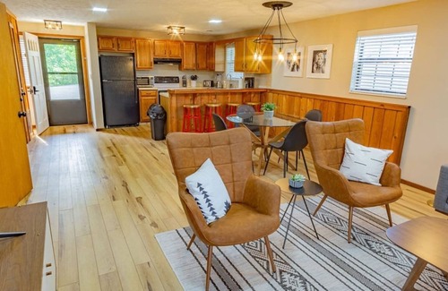 Caton House | THE BLOSSOM @ DOLLYS DRIVE * Wifi Grill Woods Mtns