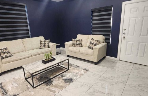 Alamo Apartment | The blue apartment near expressway