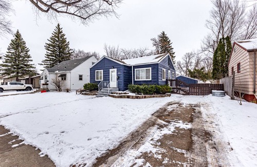 Fargo House | The Blue Cottage Blocks from NDSU - Furnished & Ready For You!