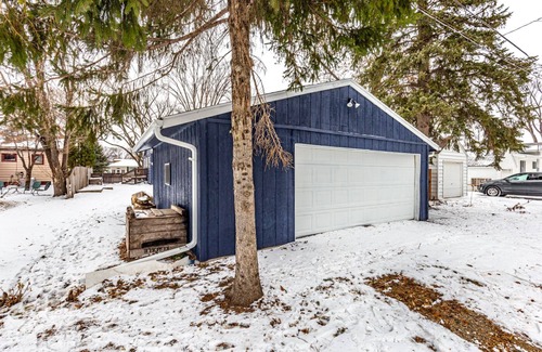Fargo House | The Blue Cottage Blocks from NDSU - Furnished & Ready For You!