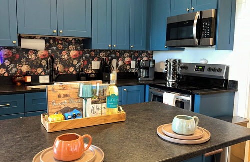 Franklin Cabin | The Blue Door- Beautiful Mountain and Sunset Views-Perfect Fall Getaway