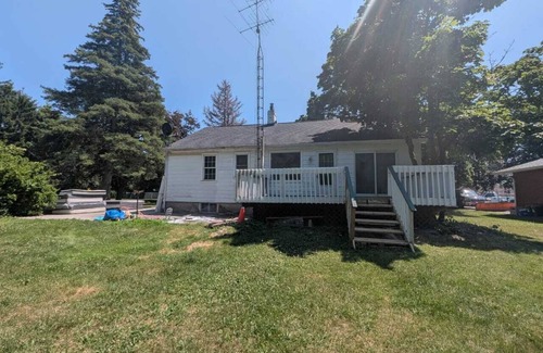 Courtice House | The Blue Door Retreat. Cottage style living in the city!