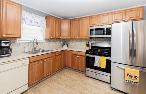 Wildwood House | The Blue Fig, 1.5 Blocks to Beach and Boardwalk, Fenced-in yard, Parking