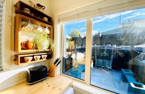 Tahunanui House | The Blue Gecko Apartment