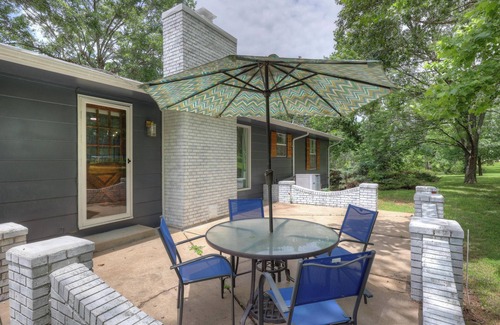 Leawood House | The Blue Heron: Spacious Retreat Mins off I-44