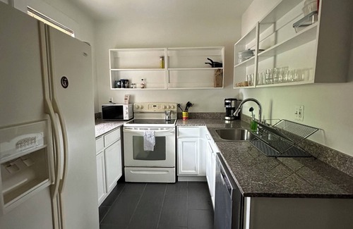 Detroit Apartment | “The Blue Hotel” - Retreat in the heart of Detroit