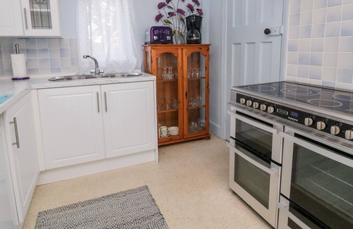 Ebford House | THE BLUE HOUSE AT MAGNOLIA LAKE, character holiday cottage in Dawlish