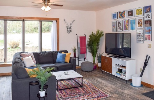 Nellysford House | The Blue Llama - Spacious Oasis off Brew Ridge Trail - Great for Groups & Pets