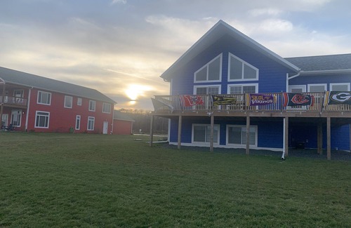 Hayward House | The Blue Musky - SxS/ATV/Snowmobile Trails, Golfers, Hunters Welcomed