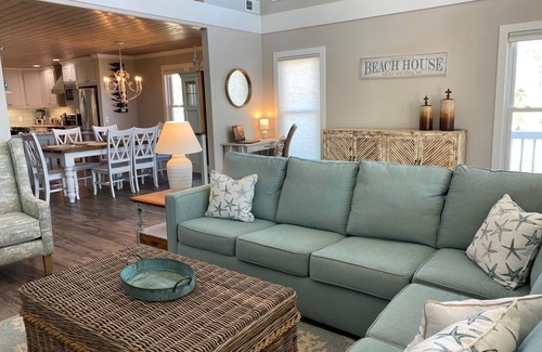Gulf Shores House | The Blue Oasis has most everything you need for large family gatherings in Gulf Shores, Alabama.