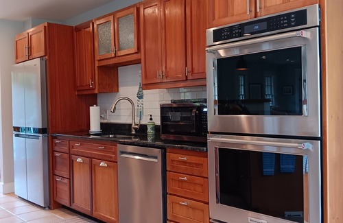 Jamestown House | The Blue Peter House at Jamestown Village - Walk Downtown + 5 min drive to beach