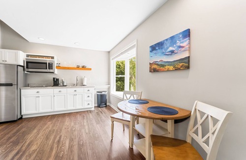 Lexington Bed & Breakfast | The Blue Ridge Cottage is a second floor room steps from the Main Inn. It has its own private deck and entrance which offer wooded and valley views. This cottage has a private 4 person Sundance Spa tub, and an outdoor propane fire pit. It features a