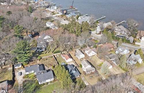 Macatawa Cottage | The Blue Sail *Updated Cottage just off the shores of Lake Mac and the Big Lake.
