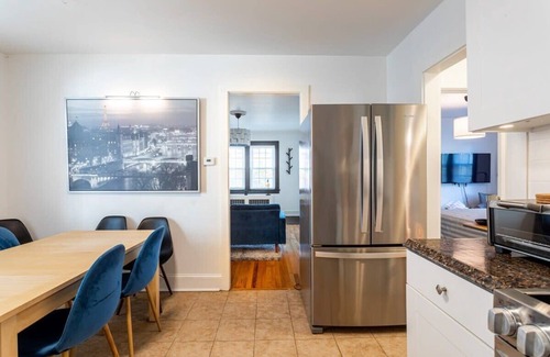 Brooklawn - St. Vincent Apartment | The Blue Sapphire: Modern & Stylish 2BR w/2 King Beds & Full Kitchen