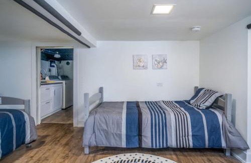 Fox Lake Apartment | The Blue Sapphire on Mineola Bay 3BR 3BA Luxury Lakefront Home on Mineola Bay Stunning Views on Chain O Lakes