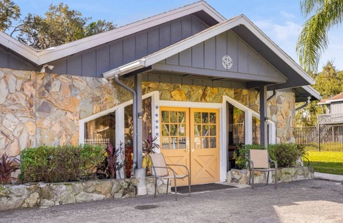 Dover House | The Blue Star Private and cozy