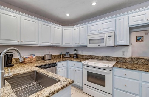Palm Valley House | The Blue Turtle - 3-bedroom, Furnished Townhome Rental in TPC Sawgrass
