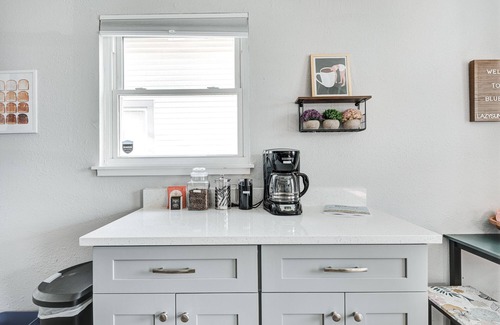 Fountain Square House | The Blue Villa !Amenities! Pet Friendly + Fence