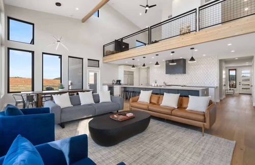 Fort Valley House | The Bluebird Flagstaff | Luxury| Sleeps 26| VIEWS