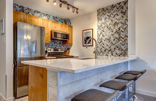 Whistler Condo | * The Bluebird * Village Stroll View w/Hot Tub