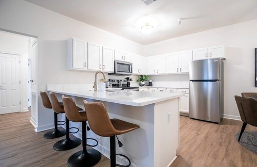 Oxford House | The Bluffs, 2BR Cozy Escape by Velvet Ditch Villas