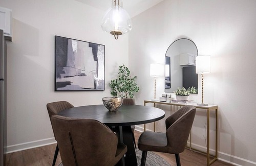 Oxford House | The Bluffs, 2BR Cozy Escape by Velvet Ditch Villas