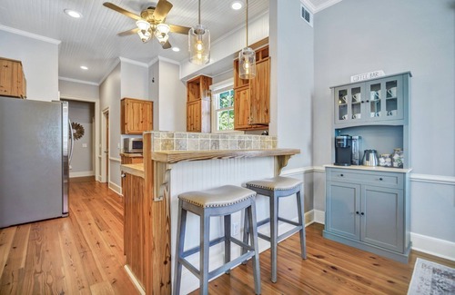 Olde Town House | The Bluffton Village Home-5BR Old Town Luxury, Includes Separate Carriage House!