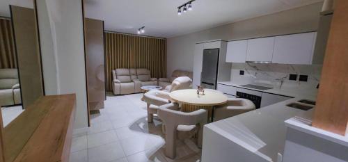 Tshwane House | THE BLYDE CRYSTAL LAGOON F&S LUxurious Apartment 3bed
