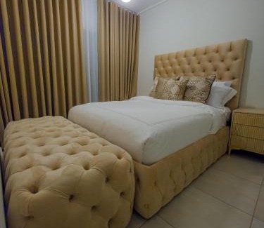 Tshwane House | THE BLYDE CRYSTAL LAGOON F&S LUxurious Apartment 3bed