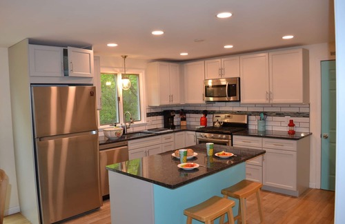 South Chatham House | The Boarding House, King bed comfort. Close to Nantucket Sound beaches.