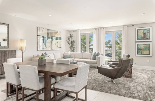 West Newport Villa | The Boardroom Residence at Peninsula Village