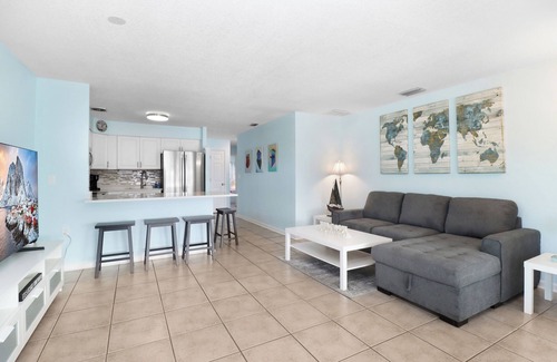 Flor-a-mar House | The BoatHouse: Bright Beautiful Home w/Hot Tub, Kayaks and Boat Dock