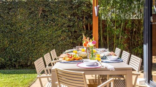 Corlette House | The Boathouse on the Beach