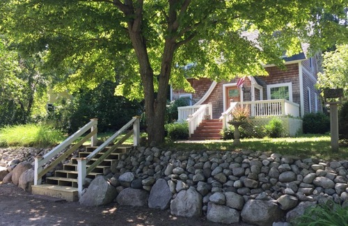 Northport House | The Boathouse on Waukazoo! Beach, Bars, Brewery all within a block!