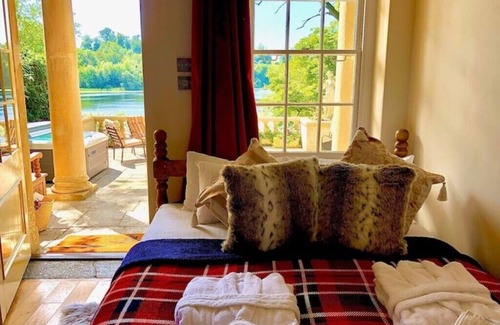 Frome Cabin | The Boathouse, Orchardleigh Estaten