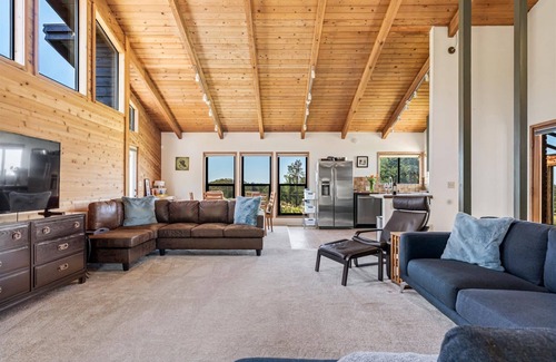 Salmon Creek House | The Bodega House-Captivating Coastal Charmer!Beach & Pastures!WiFi/Yard Games