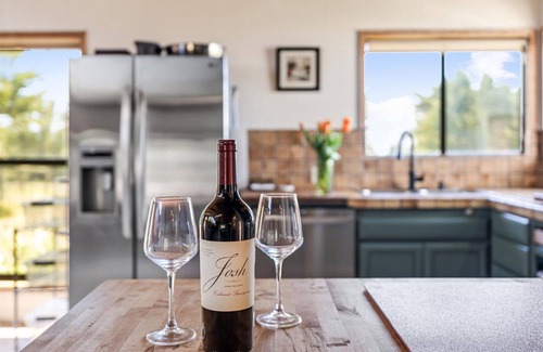 Salmon Creek House | The Bodega House-Captivating Coastal Charmer!Beach & Pastures!WiFi/Yard Games