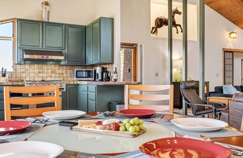 Salmon Creek House | The Bodega House-Captivating Coastal Charmer!Beach & Pastures!WiFi/Yard Games