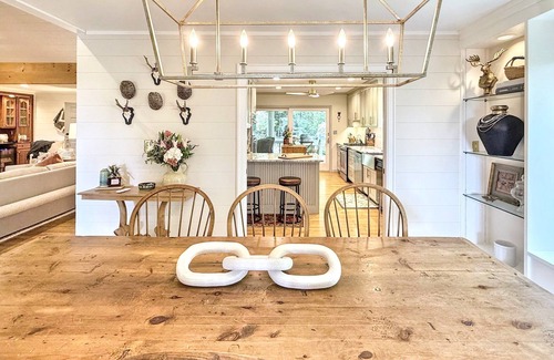 Highlands House | The Bodhi: Spacious 5-bedroom retreat in Highlands with wooded mountain views.