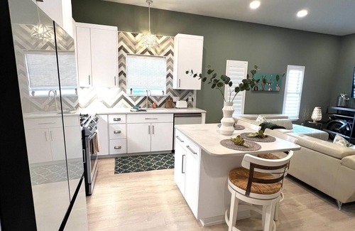 Del Mar Apartment | The Bohemian. Unit #5 Charming 2-bedroom apartment in gorgeous Corpus Christi.