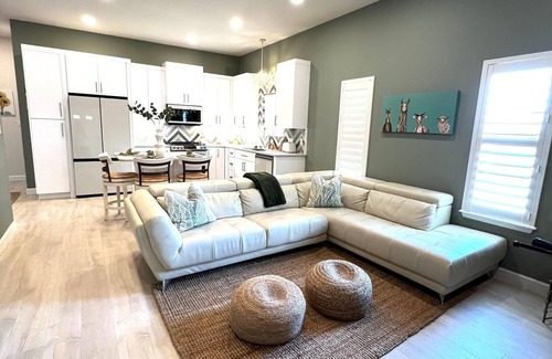 Del Mar Apartment | The Bohemian. Unit #5 Charming 2-bedroom apartment in gorgeous Corpus Christi.