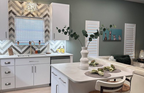 Del Mar Apartment | The Bohemian. Unit #5 Charming 2-bedroom apartment in gorgeous Corpus Christi.