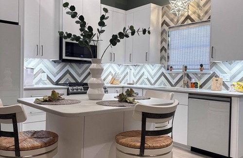 Del Mar Apartment | The Bohemian. Unit #5 Charming 2-bedroom apartment in gorgeous Corpus Christi.