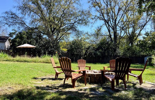 Radnor House | The BOHO Bungalow - NEW listing - Close to BNA, Broadway, Zoo, Opry and Geodis