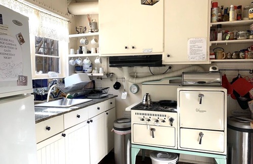 Bolinas Cottage | The Bolinas Cottage-Just a Minit! near the Sea